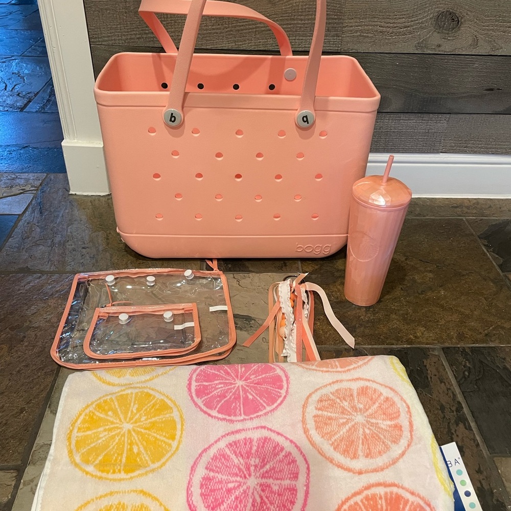 NEW Authentic Large Bogg Bag Peach, 2 clear inserts, Starbucks cup, Beach Towel